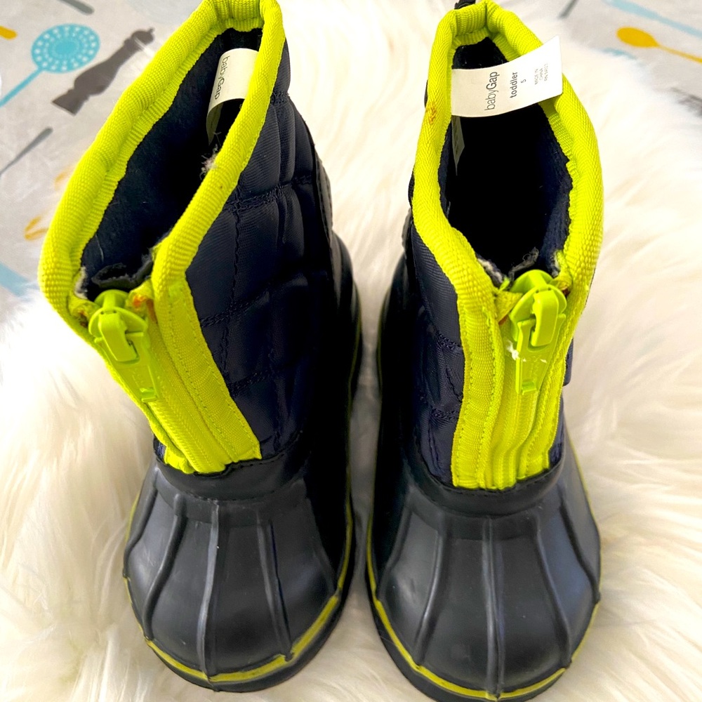 Kinds gap snow or winter boots